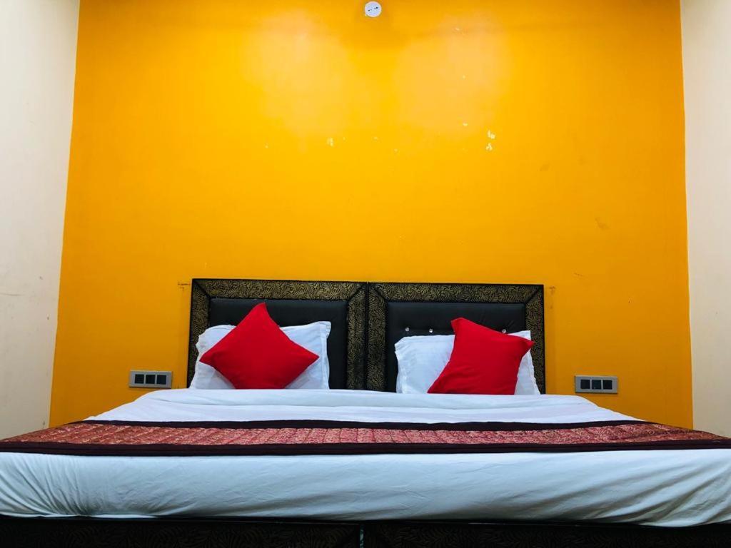 Hotel Tip Top -- Lpu Law Gate -- Family, Students, Couples Phagwāra Εξωτερικό φωτογραφία