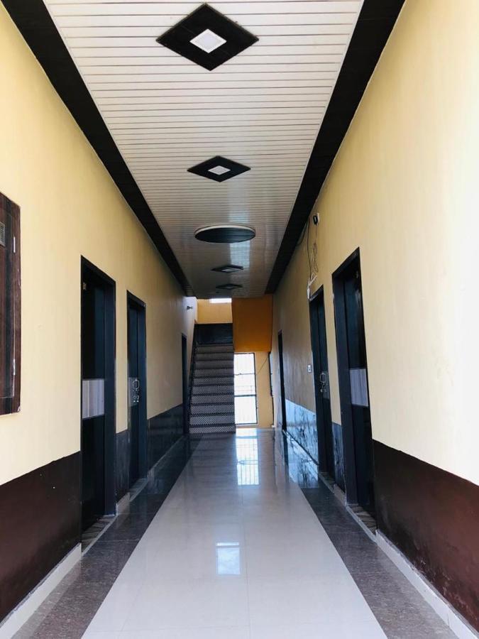 Hotel Tip Top -- Lpu Law Gate -- Family, Students, Couples Phagwāra Εξωτερικό φωτογραφία